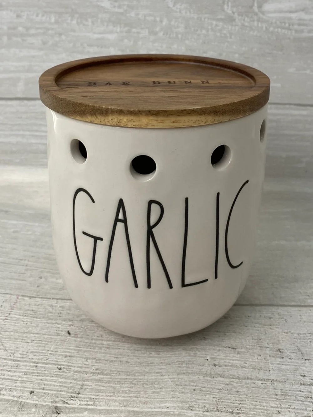 RAE DUNN Garlic Cellar With Wood Lid